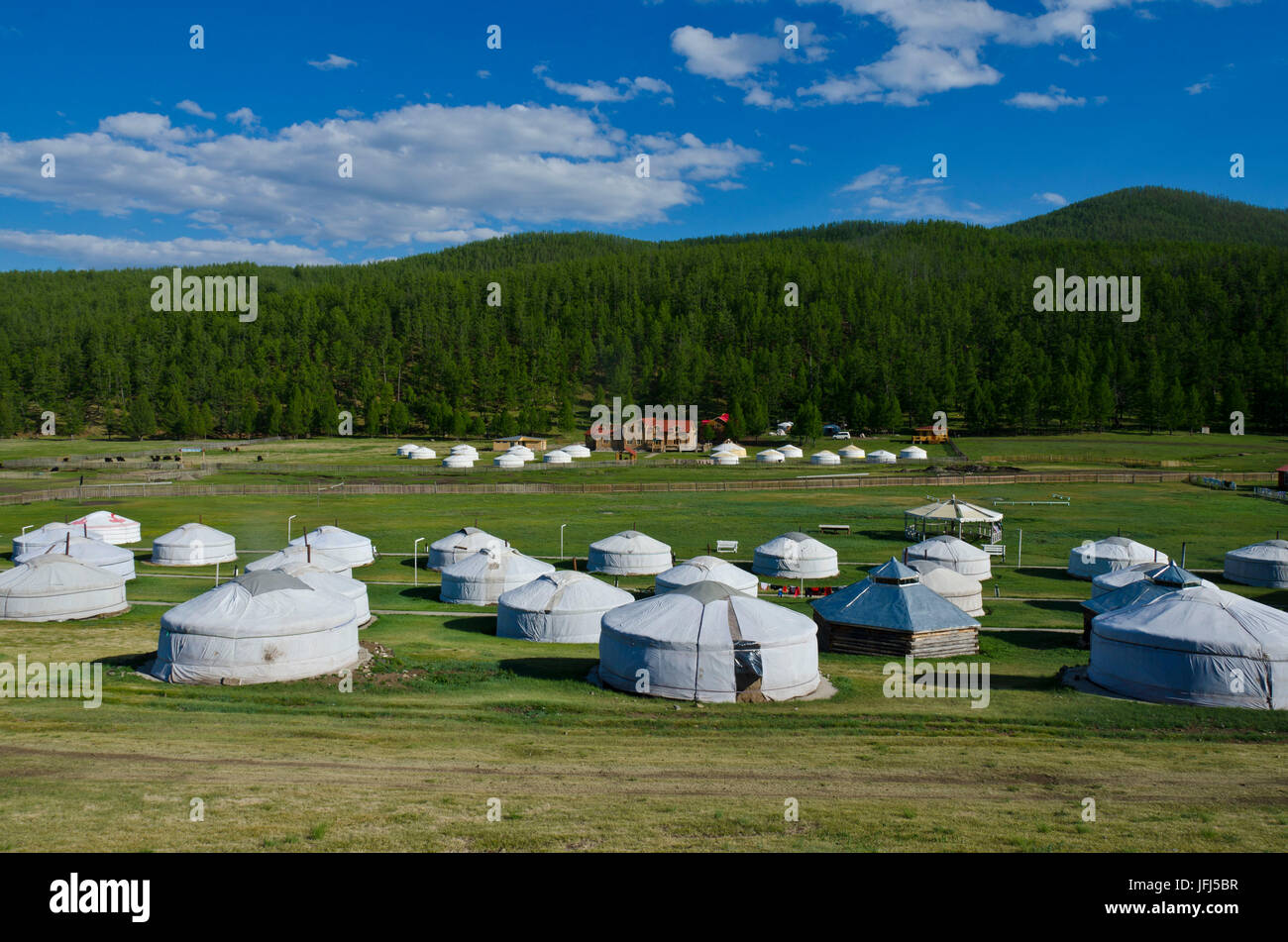 In Mongolia e in Asia centrale, yurt camp a Tsenkher, sorgenti calde Foto Stock