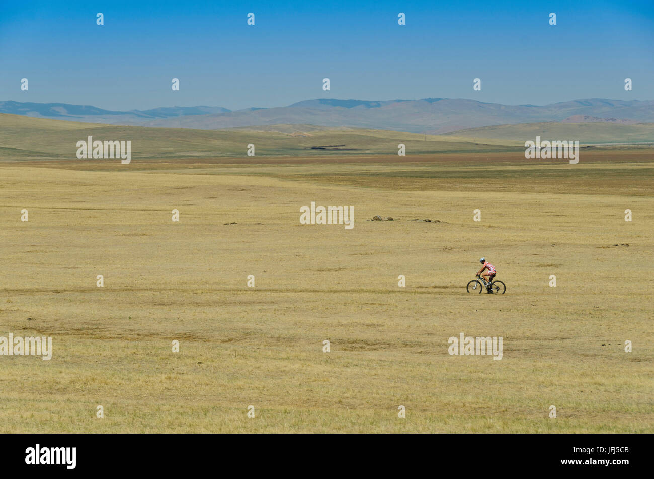 Mongolia, Asia Centrale, Biker tra Tsenkher e Khotont Foto Stock