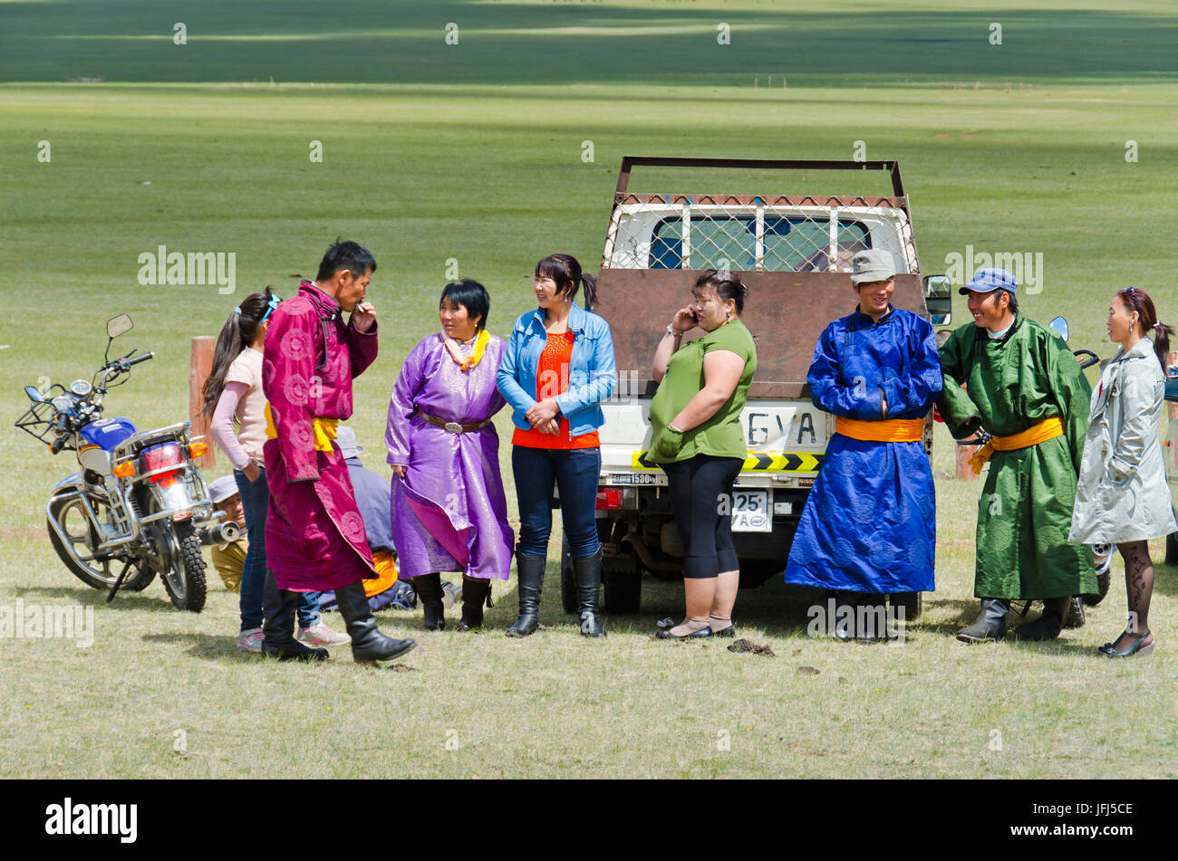 In Mongolia e in Asia centrale, Sayhan, Naadam festa, festa nazionale della Mongolia, gli spettatori in un palio Foto Stock