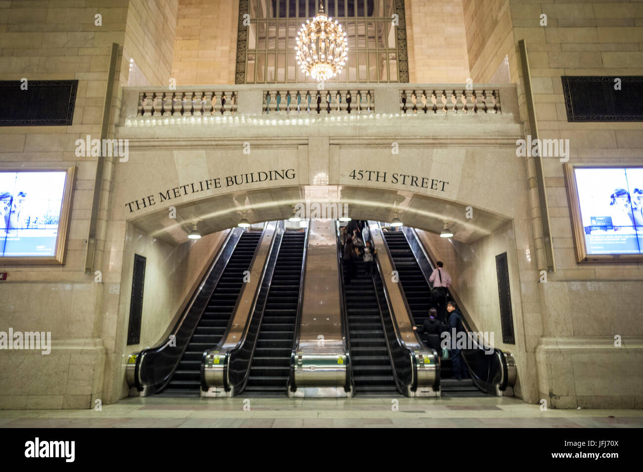 La Grand Central station dall'interno e ingresso al palazzo di MetLife, Manhattan, New York, New York, USA, America del Nord Foto Stock