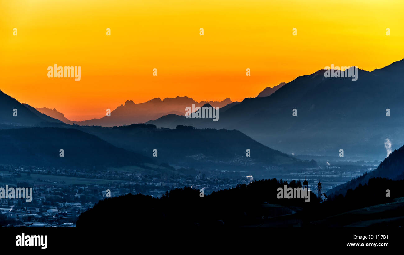Sunrise Lan sopra al Patscherkofel, nei pressi di Innsbruck, in Tirolo, Austria Foto Stock