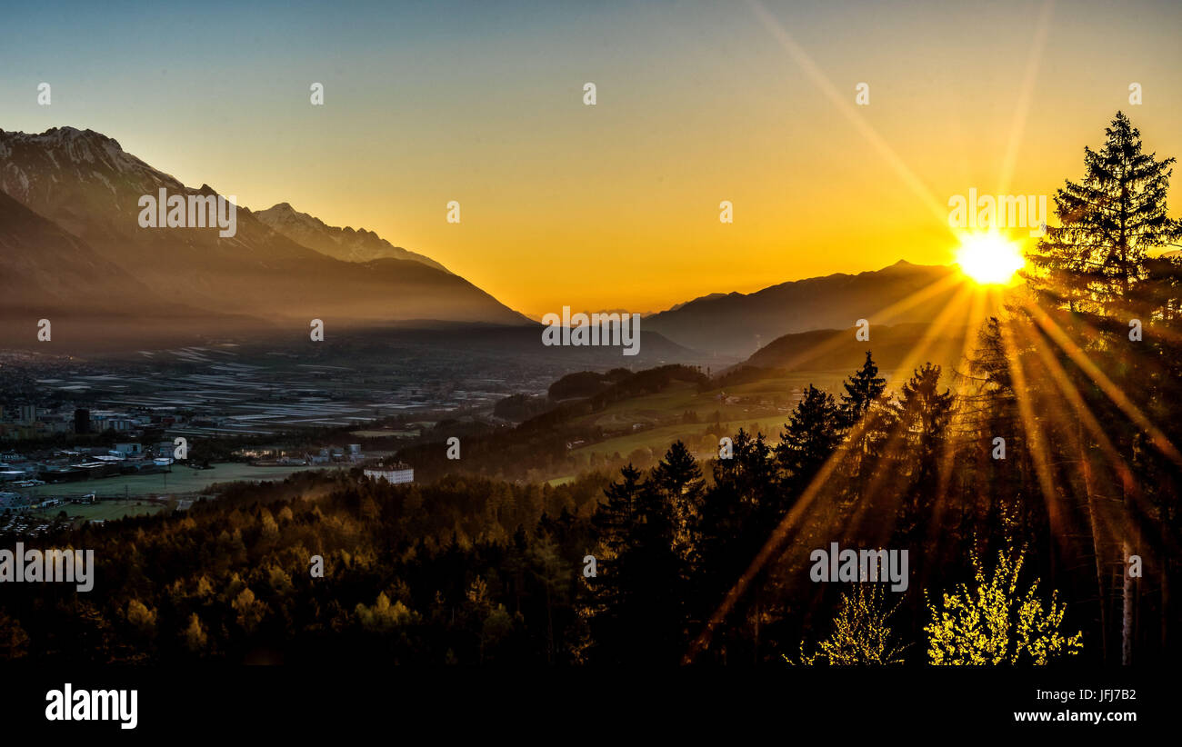 Sunrise Lan sopra al Patscherkofel, nei pressi di Innsbruck, in Tirolo, Austria Foto Stock