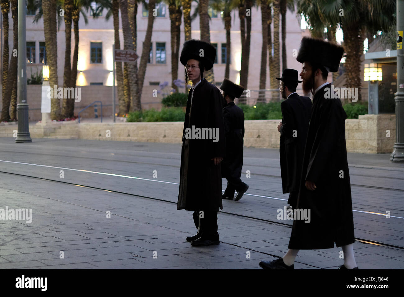 Ultra ebrei ortodossi che indossa una pelliccia shtreimel cappello  indossato da molti sposato Haredi uomini ebraica,