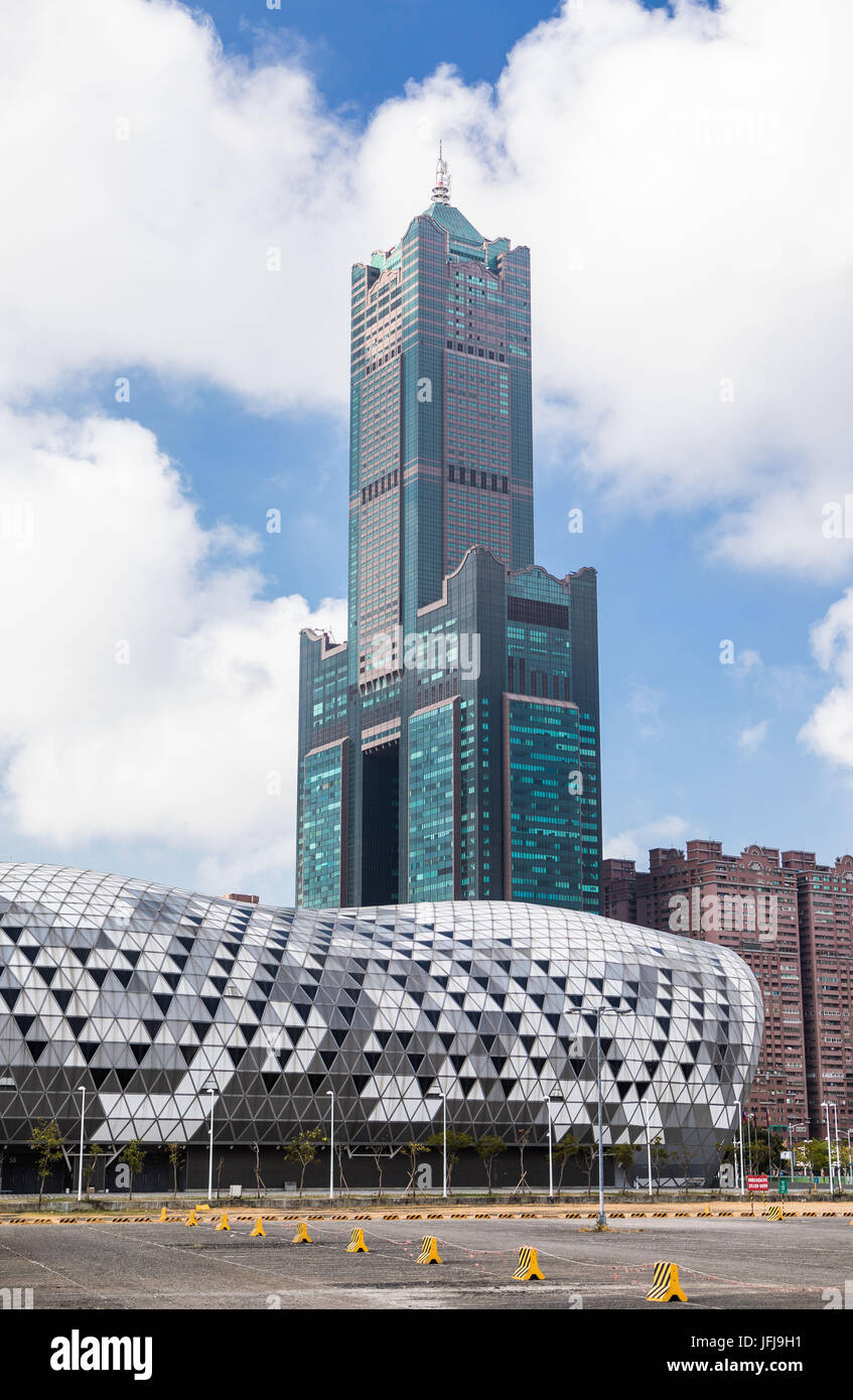 Taiwan, della città di Kaohsiung, Tuntex Sky Tower, Edificio Covention-Center Foto Stock