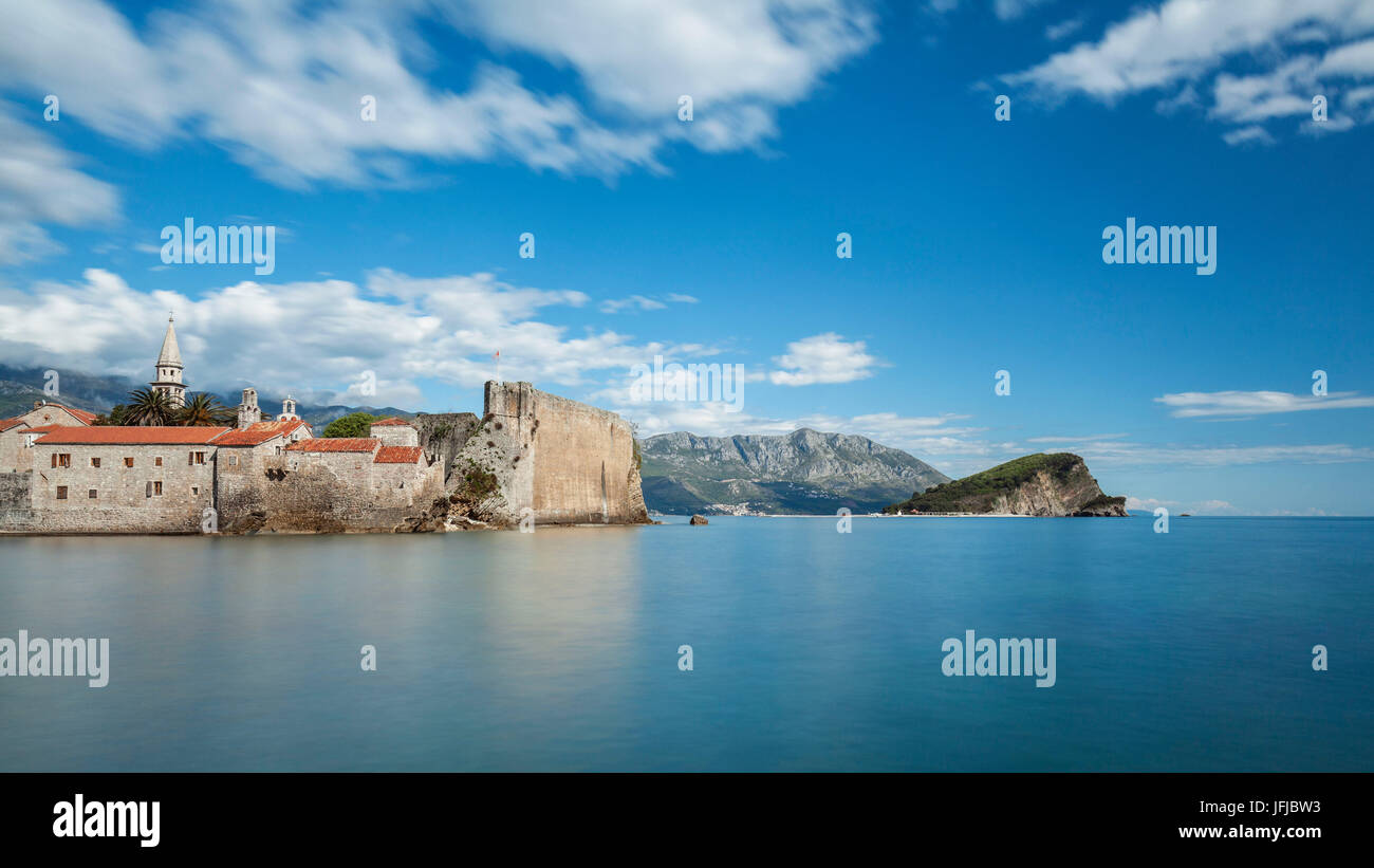 Europa, Balcani, Montenegro, vista di Budva old town dalle scogliere Foto Stock