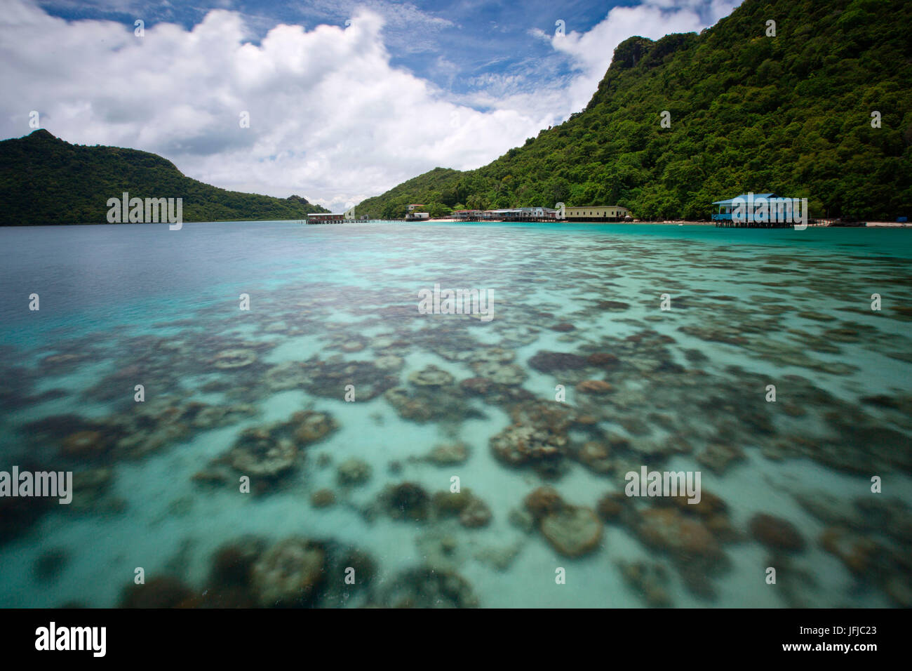 Il mare tropicale aroun Semporna, nel Borneo, Foto Stock