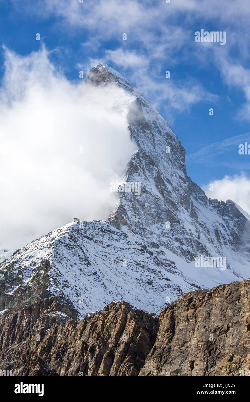 Il picco del Matterhorn coperta di nebbia da il via alla Hornli-hutte, Zermatt, Vallese, Svizzera Europa Foto Stock