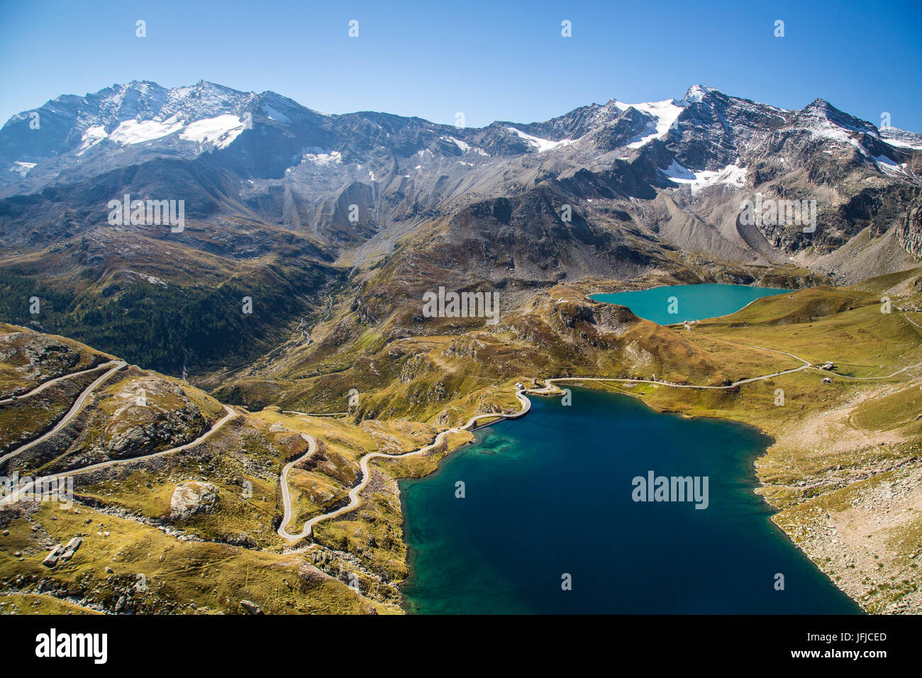 Vista del lago Agnel e lago Serru, Colle del Nivolet, Alpi Graie, Ceresole Reale, Piemonte Foto Stock