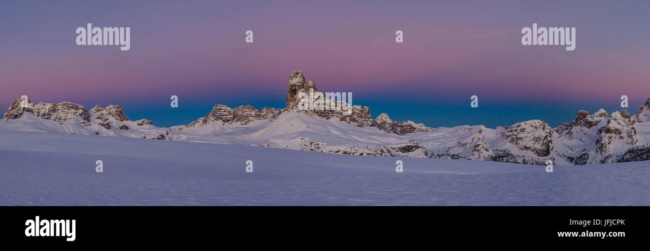 Monte Piana, Drei Zinnen Tre Cime di Lavaredo, le Tre Cime di Lavaredo, Belluno Dolomiti, Veneto, Alto Adige, Italia, Venus la cinghia dietro le Tre Cime di Lavaredo, Foto Stock