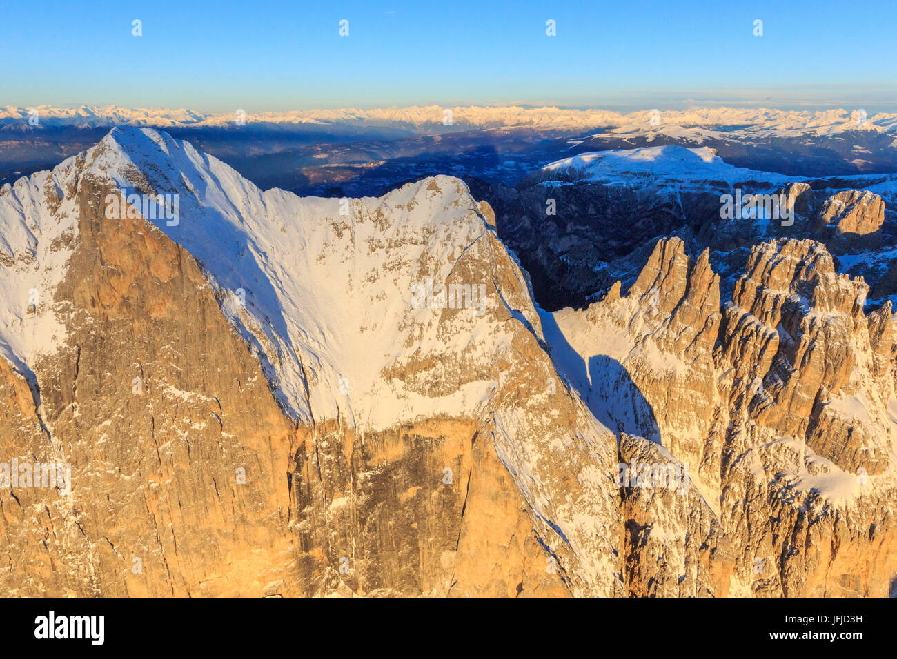Vista aerea del Catinaccio e Torri di Vajolet al tramonto, dello Sciliar Parco naturale Dolomiti Trentino Alto Adige Italia Europa Foto Stock