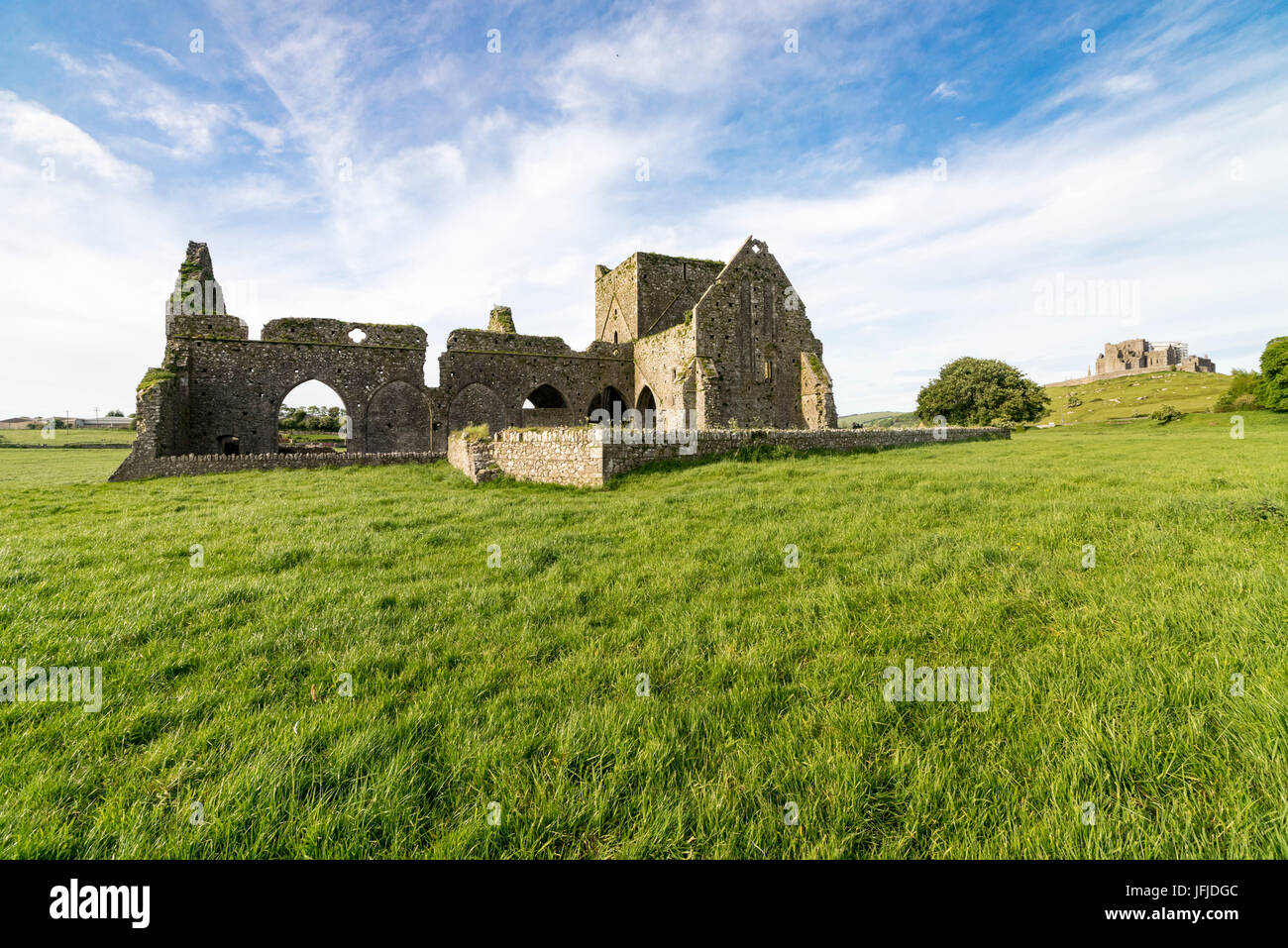 Hore Abbey e Rocca di Cashel sullo sfondo, Cashel, Co Tipperary, munster, irlanda, Europa Foto Stock