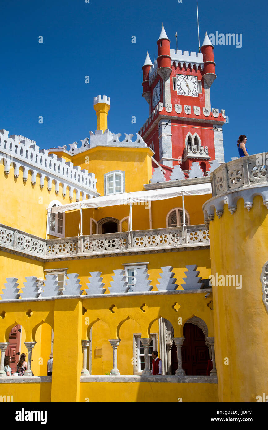 I colori e la decorazione del castello romanticist Palácio da Pena São Pedro de Penaferrim Sintra distretto di Lisbona Portogallo Europa Foto Stock