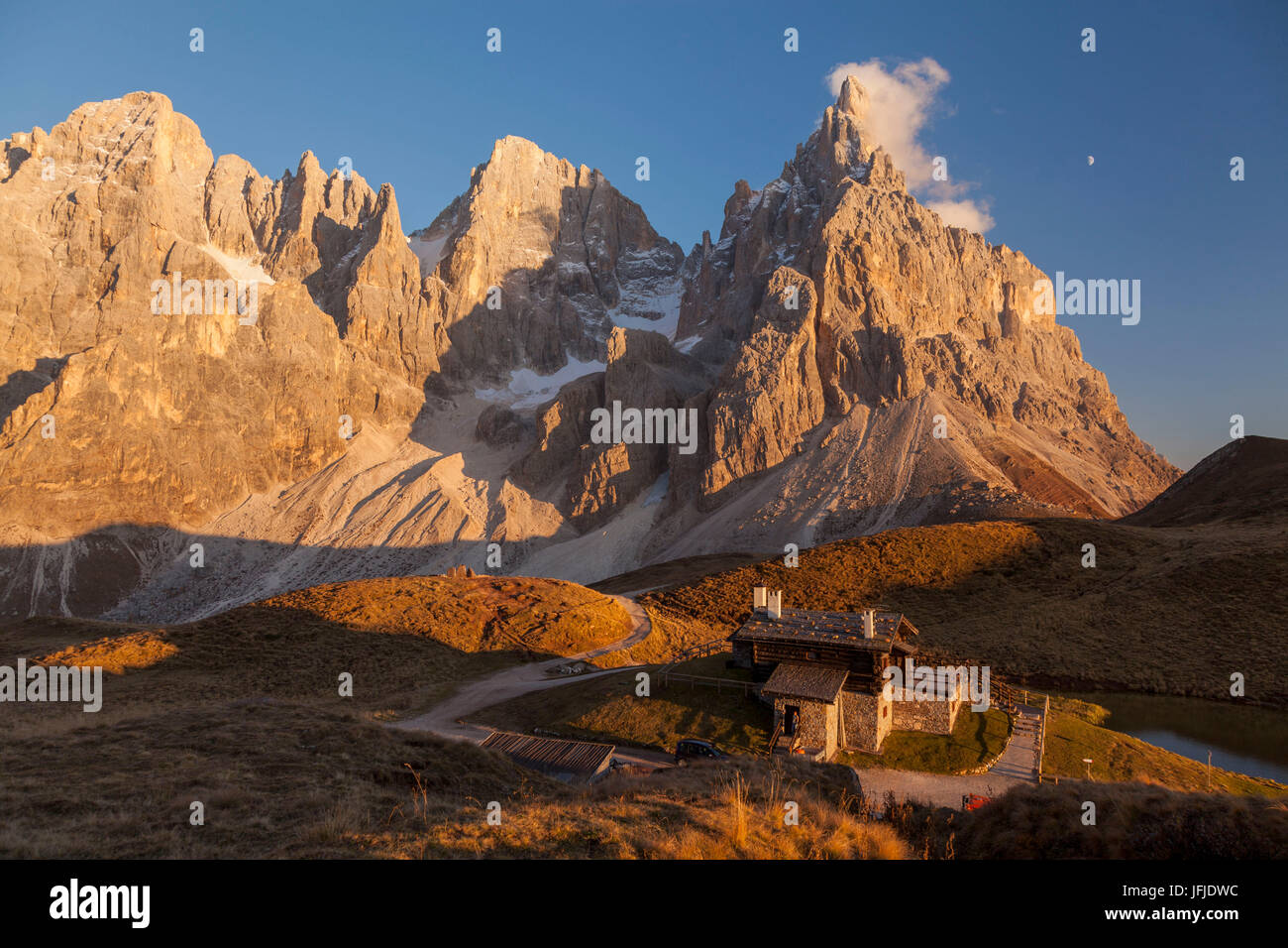 Baita Segantini, Passo Rolle, le Pale di San Martino, Dolomiti, Trentino Alto Adige, Italia, Foto Stock