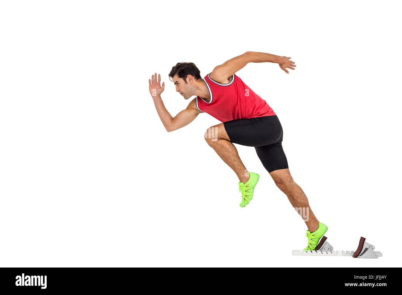 Fiducioso atleta maschio in esecuzione dai blocchi di partenza Foto Stock
