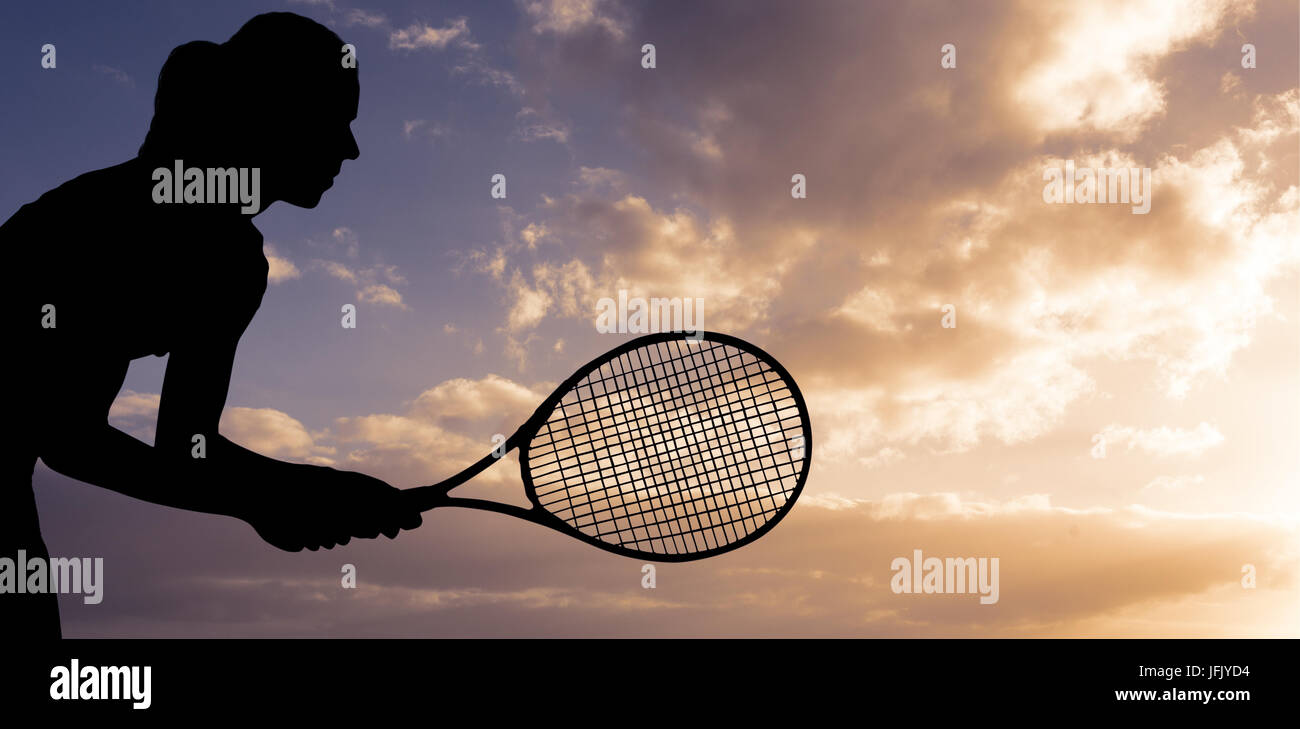 Immagine composita del giocatore di tennis giocando a tennis con una racchetta Foto Stock