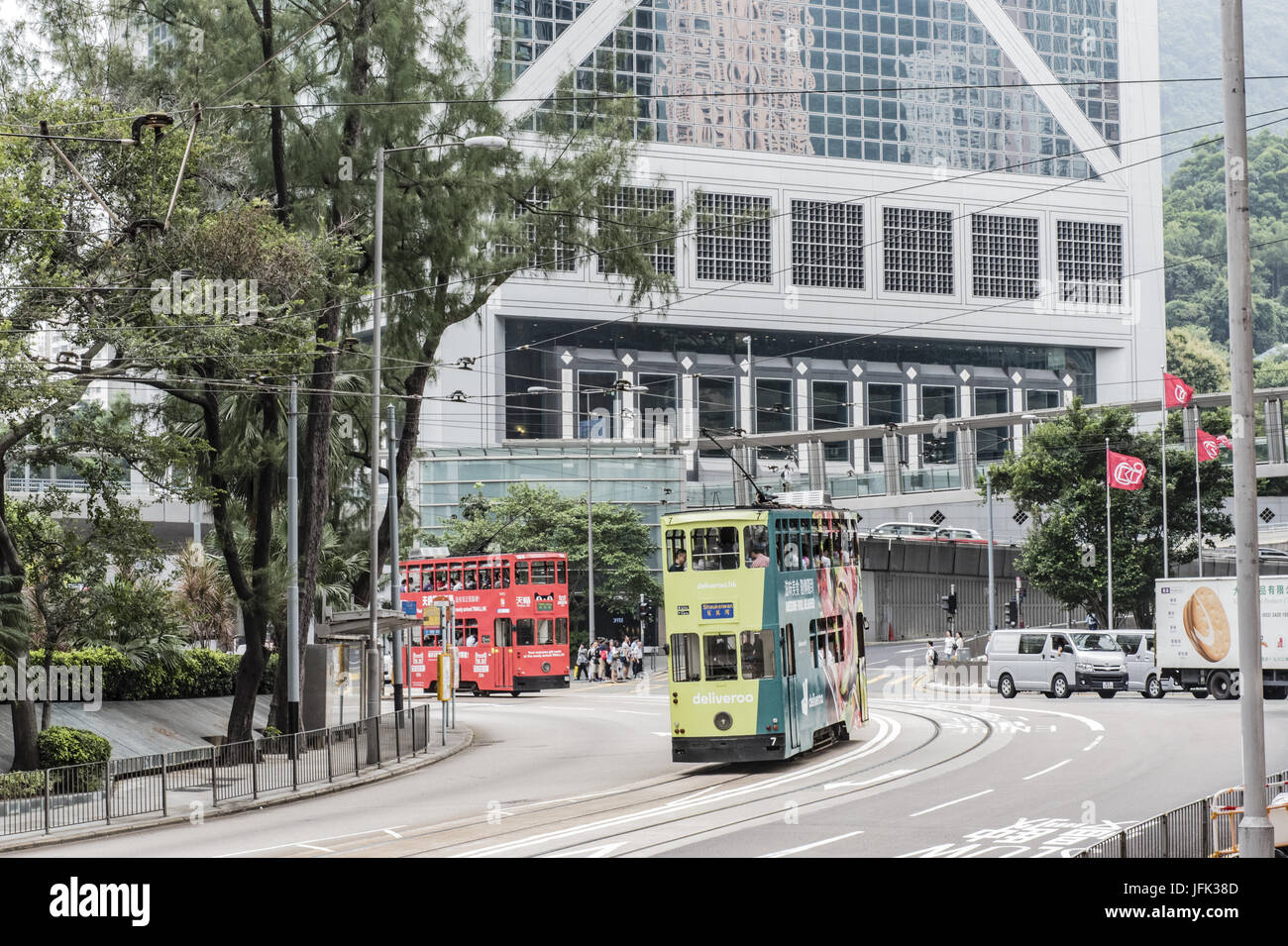 Hong Kong cityscape vista con doppio ponte di tramvie, Ding Ding Foto Stock