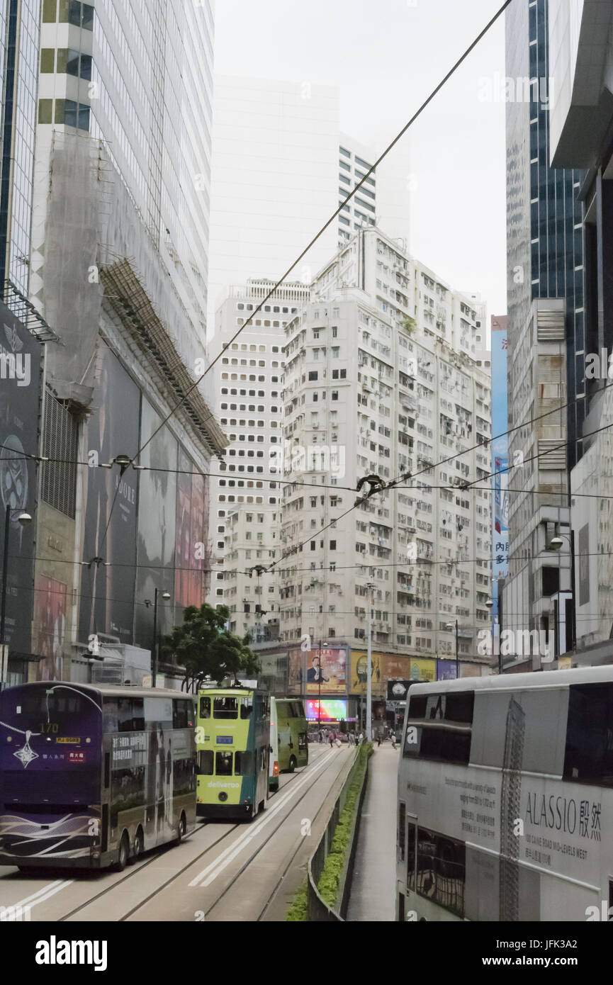 Hong Kong downtown nella stagione delle piogge con la nuvola di smog Foto Stock