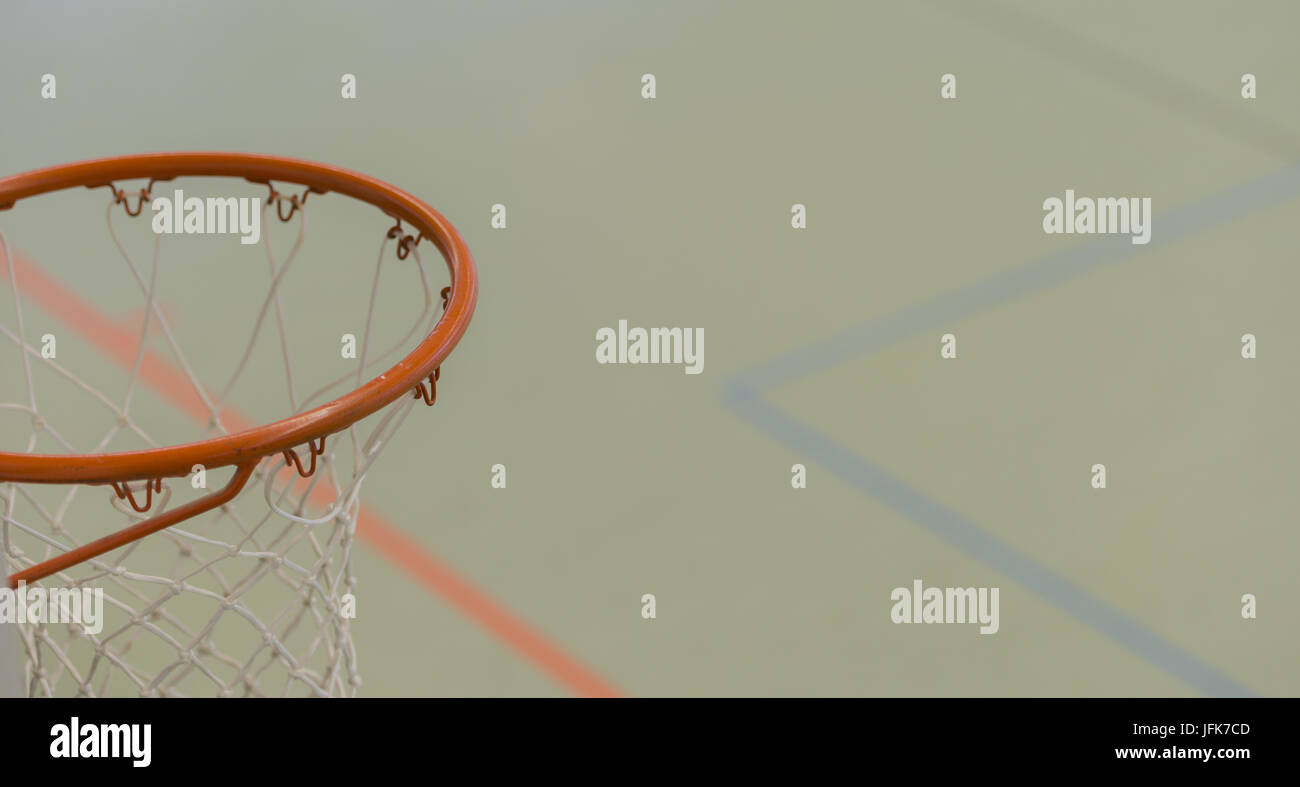 Basketballkorb in einer Palazzetto mit diversen Linien canestro in una sala sportiva con varie linee Foto Stock