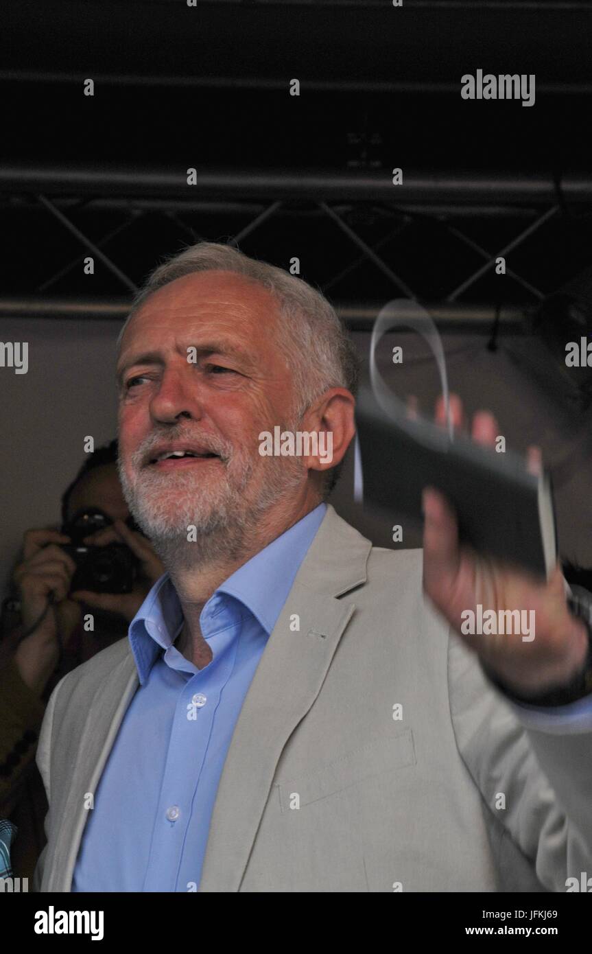 Leader laburista, Jeremy Corbyn, presso la John McDonnell's Anti-Tory marzo a Londra. Foto Stock