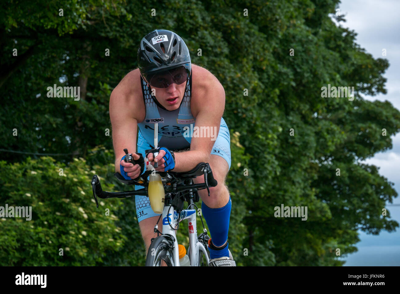 Byres Hill, East Lothian, Scozia, Regno Unito, 2 luglio 2017. Un ciclista nell'evento ciclistico a Edinburgh Ironman 70.3 a Byres Hill, East Lothian, Scozia, UK Foto Stock