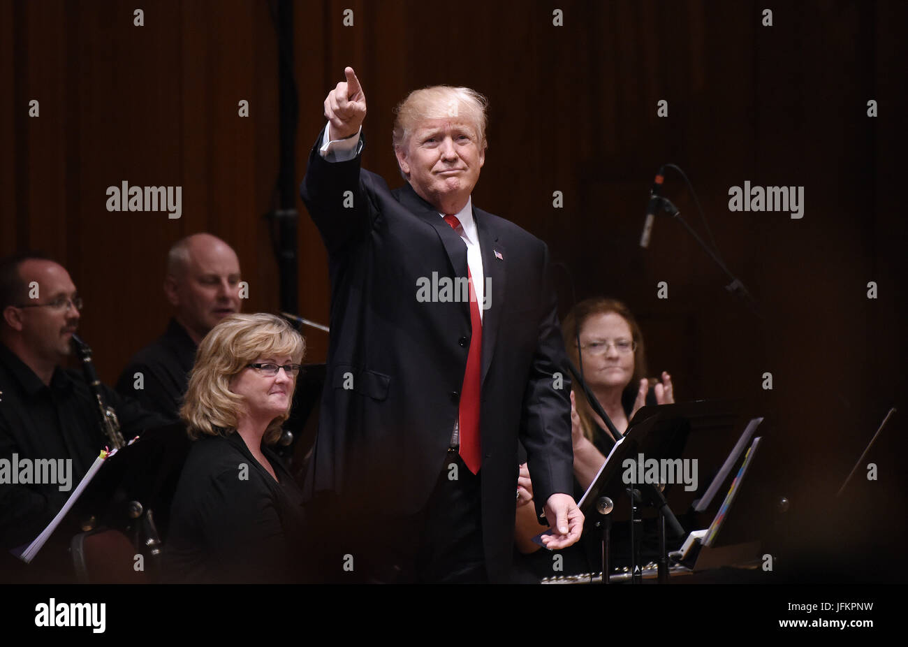 Il Presidente degli Stati Uniti, Trump partecipa nel celebrare la libertà Rally presso la John F. Kennedy Center for the Performing Arts a Washington DC, il 1 luglio 2017. Credito: Olivier Douliery/Piscina via CNP /MediaPunch Foto Stock