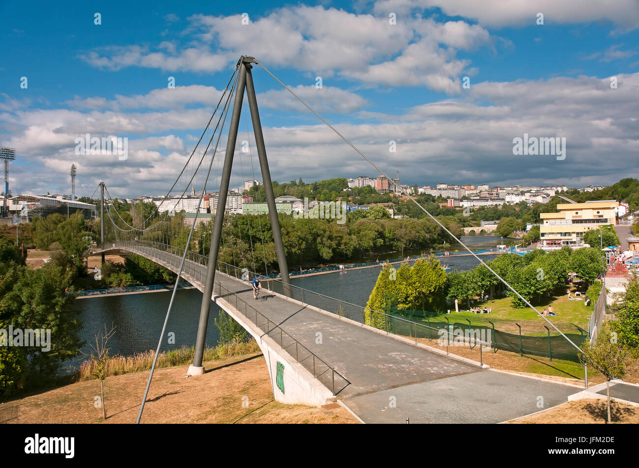 Fiume Mino e ponte pedonale, Lugo, regione della Galizia, Spagna, Europa Foto Stock