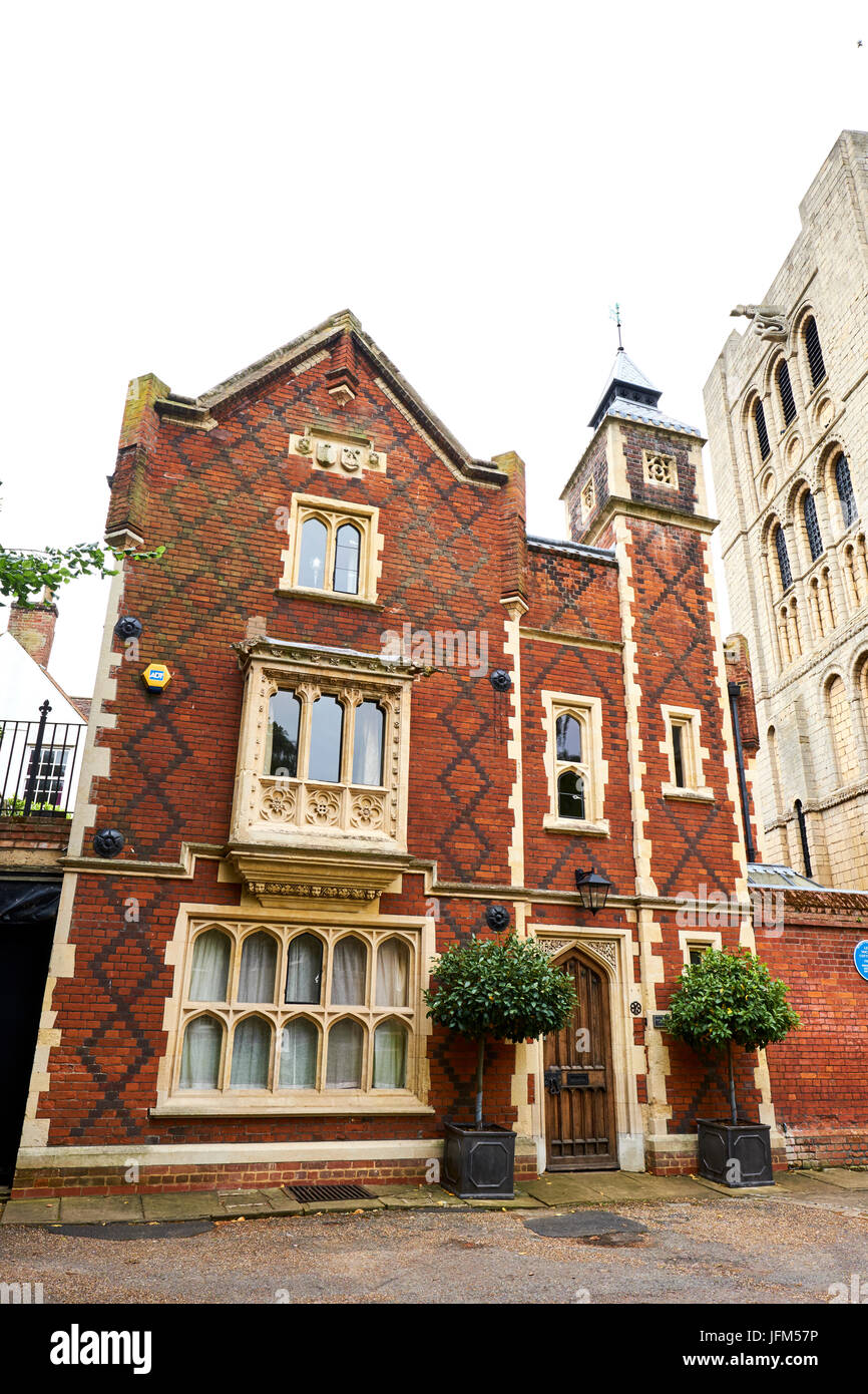 Edificio conosciuto localmente come la Banca Penny costruito nel 1846 dai fiduciari per la Cassa di Risparmio di Bury St Edmunds, Suffolk, Regno Unito Foto Stock