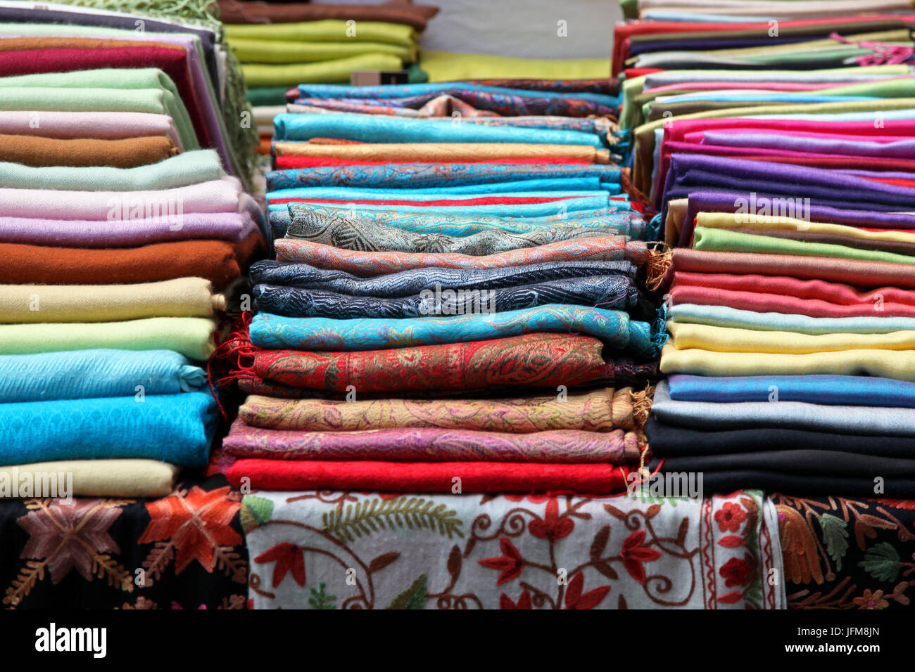 Sciarpe di lana immagini e fotografie stock ad alta risoluzione - Alamy