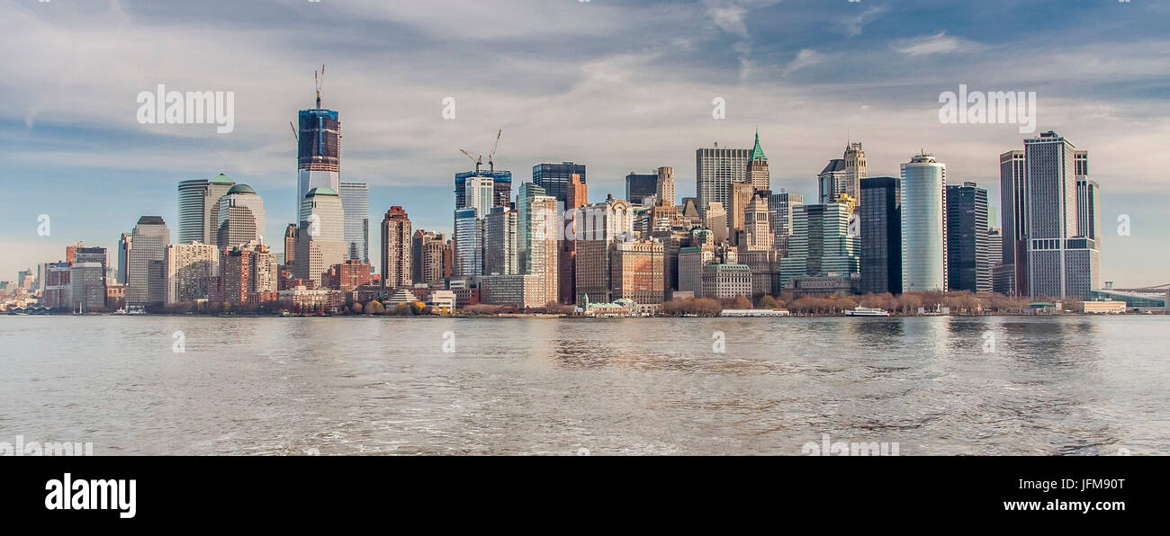 Il centro di Manhattan attraverso il fiume Hudson, New York Manhattan, Stati Uniti d'America Foto Stock