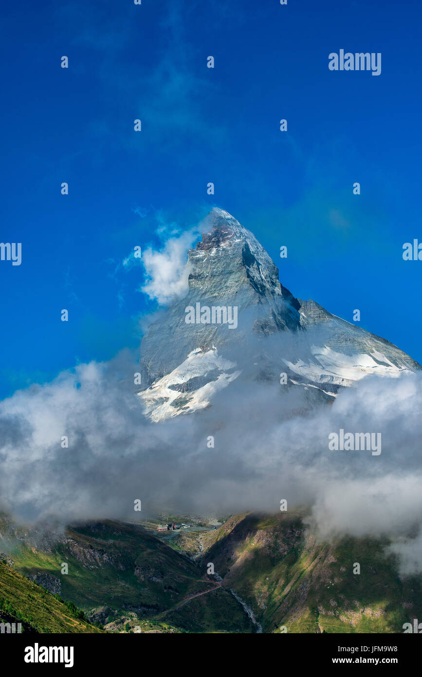 Monte Cervino, Svizzera scorcio del Monte Cervino tra le nuvole Foto Stock