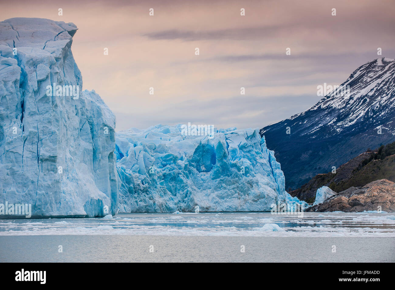 Lago Argentino, parco nazionale Los Glaciares, Patagonia, Argentina, Sud America, dettaglio del ghiacciaio Perito Moreno, Foto Stock