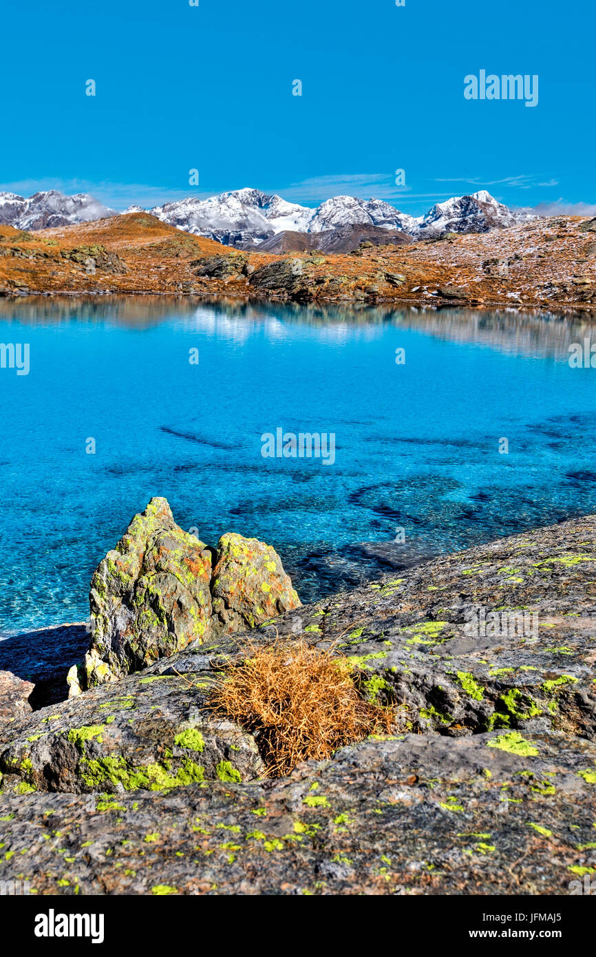 Un fantastico lago alpino in Alta Valtellina: il bei laghetti, con turchesi acque chiare a causa della sabbia bianca sul loro letto, Valfurva Valtellina Lombardia Italia Europa Foto Stock