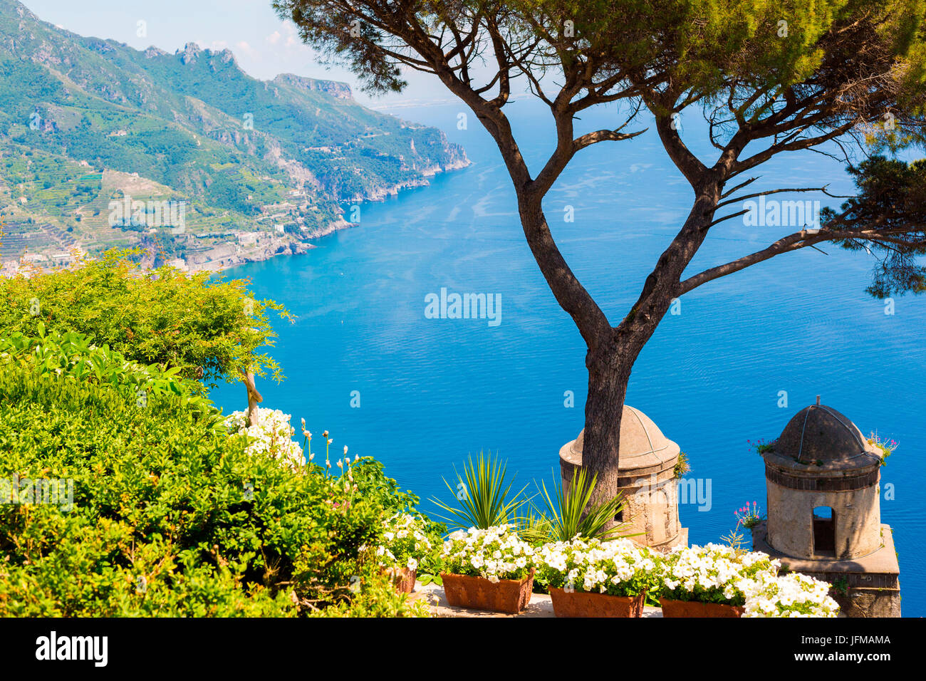 Ravello, Amalfi, Sorrento, Italia, vista della costa da Villa Rufolo Foto Stock