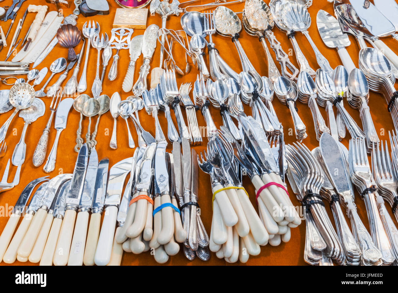 Inghilterra, Londra Greenwich, Greenwich Market, antichi Display di stallo delle stoviglie Foto Stock
