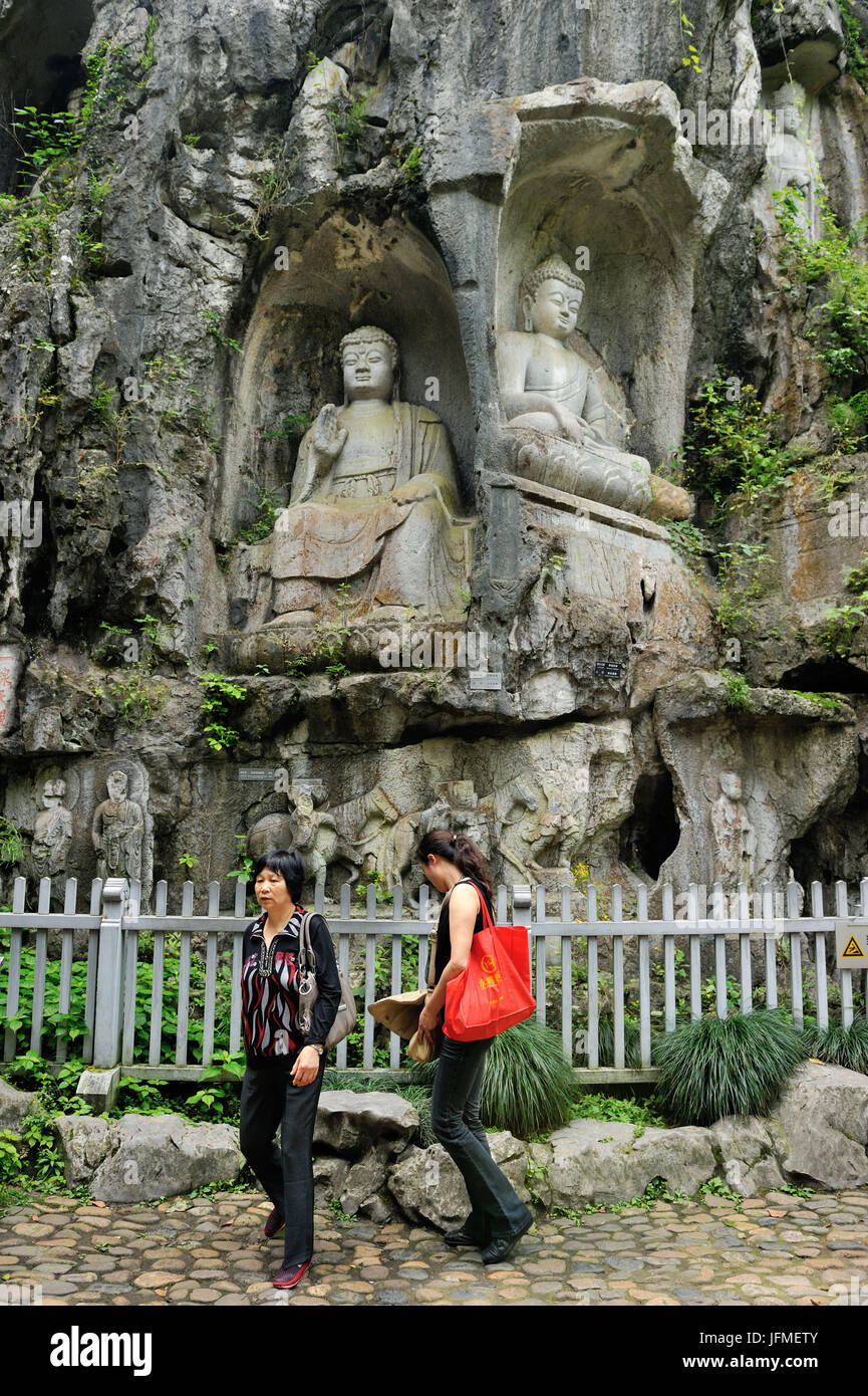 La Cina, nella provincia di Zhejiang, Hangzhou, patrimonio mondiale dell'UNESCO, il parco Feilaifeng grotte accanto al Tempio Lingyin, scultura di Buddha Foto Stock