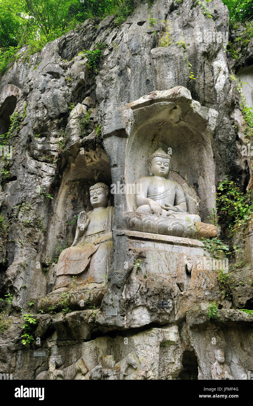 La Cina, nella provincia di Zhejiang, Hangzhou, patrimonio mondiale dell'UNESCO, il parco Feilaifeng grotte accanto al Tempio Lingyin, scultura di Buddha Foto Stock