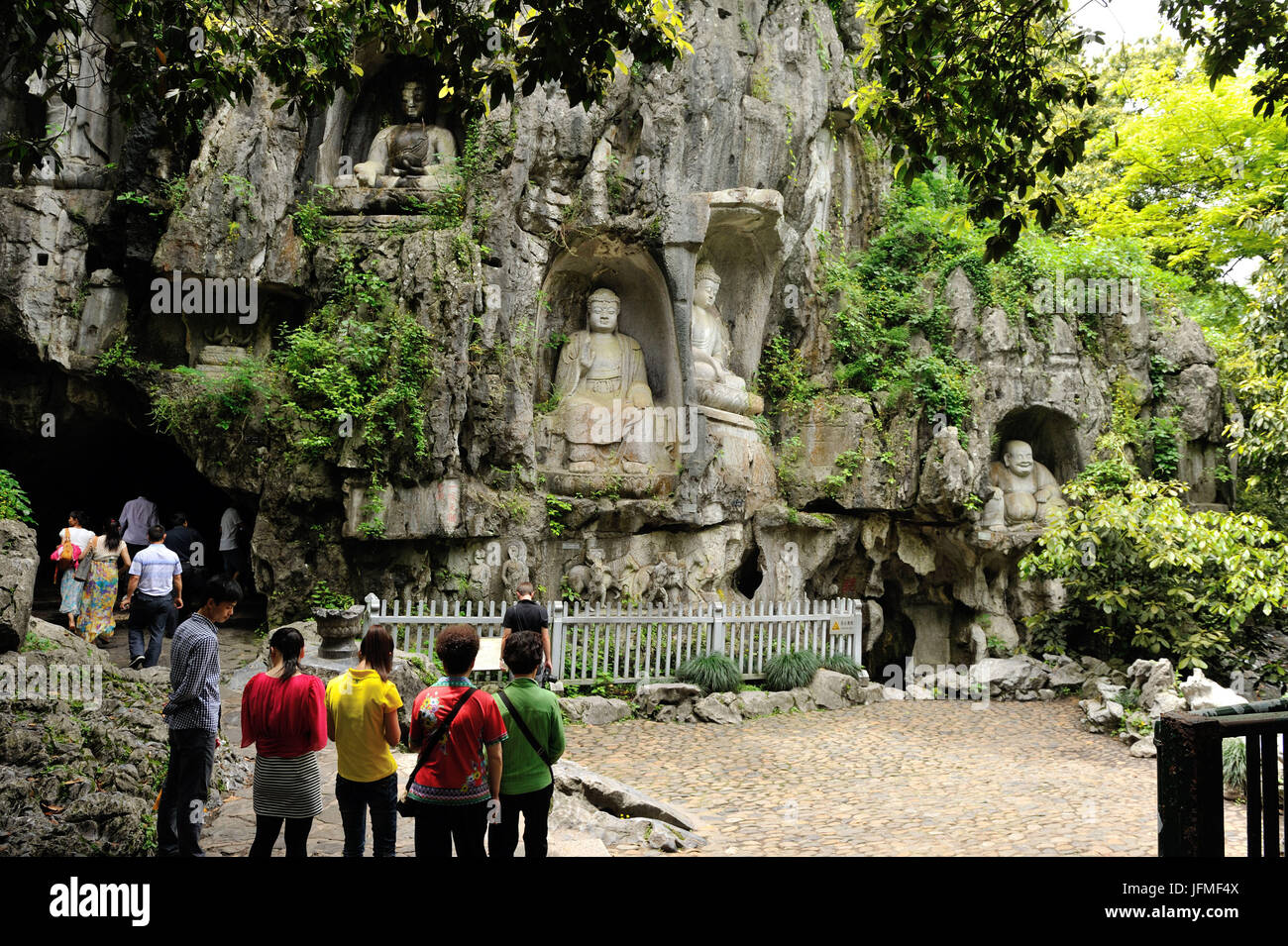 La Cina, nella provincia di Zhejiang, Hangzhou, patrimonio mondiale dell'UNESCO, il parco Feilaifeng grotte accanto al Tempio Lingyin, scultura di Buddha Foto Stock