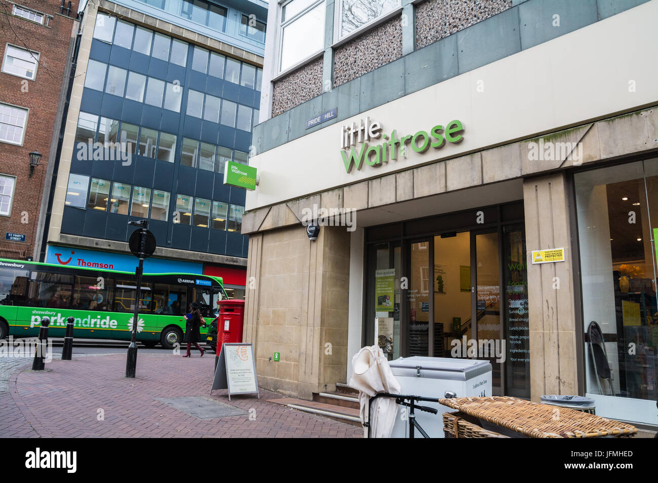 La parte anteriore di un po' di Waitrose, orgoglio Hill, Shrewsbury, Shropshire, Regno Unito. Foto Stock