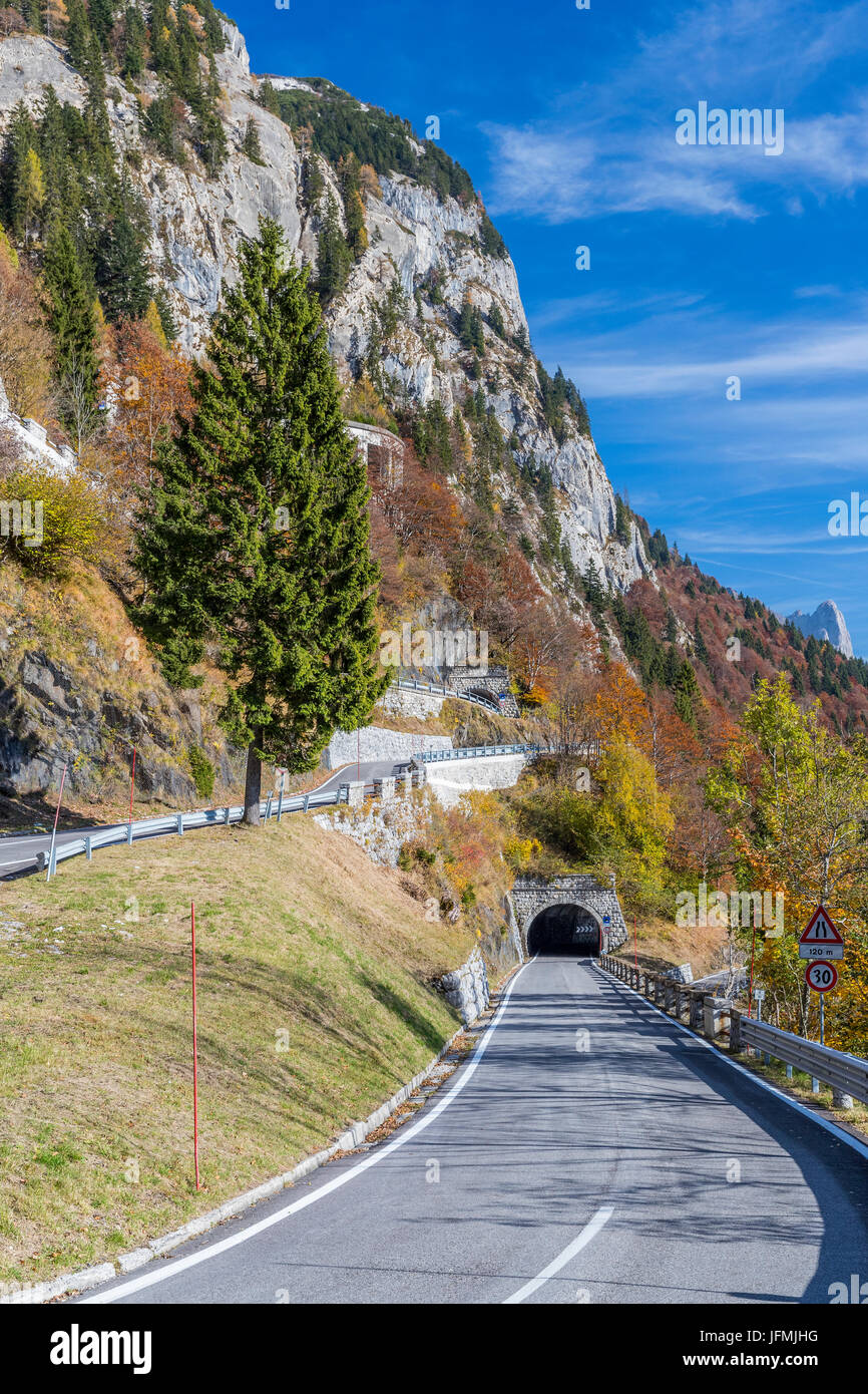 Passo di Monte Croce Carnico nelle Alpi Carniche, Paluzza, provincia di  Udine, regione Friuli Venezia Giulia, Italia, Europa Foto stock - Alamy