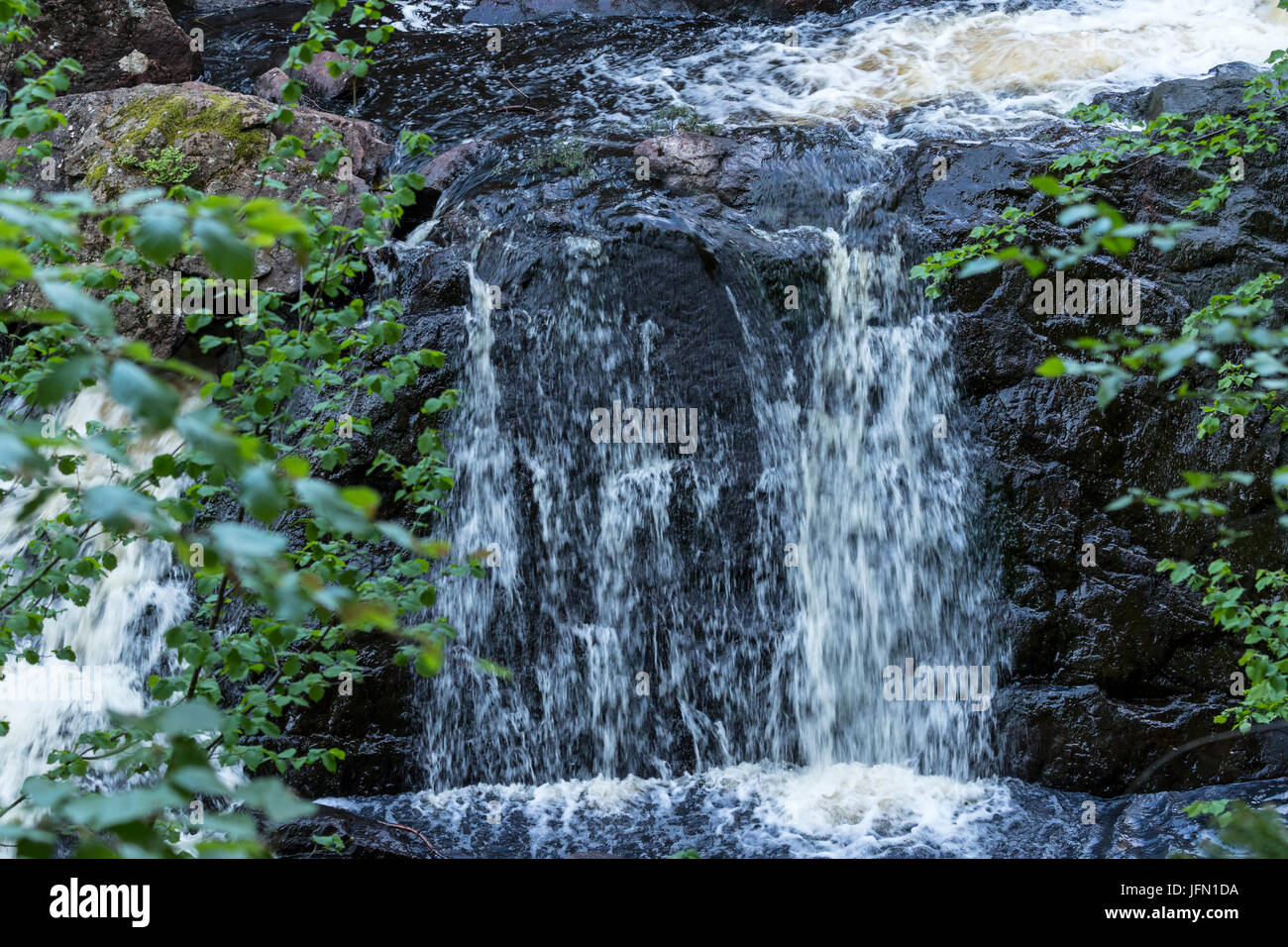 La cascata Danska caduta, Danska caduti (Danese) caduta nel fiume Assman, Simlångsdalen, Halmstad, Halland, Svezia Foto Stock