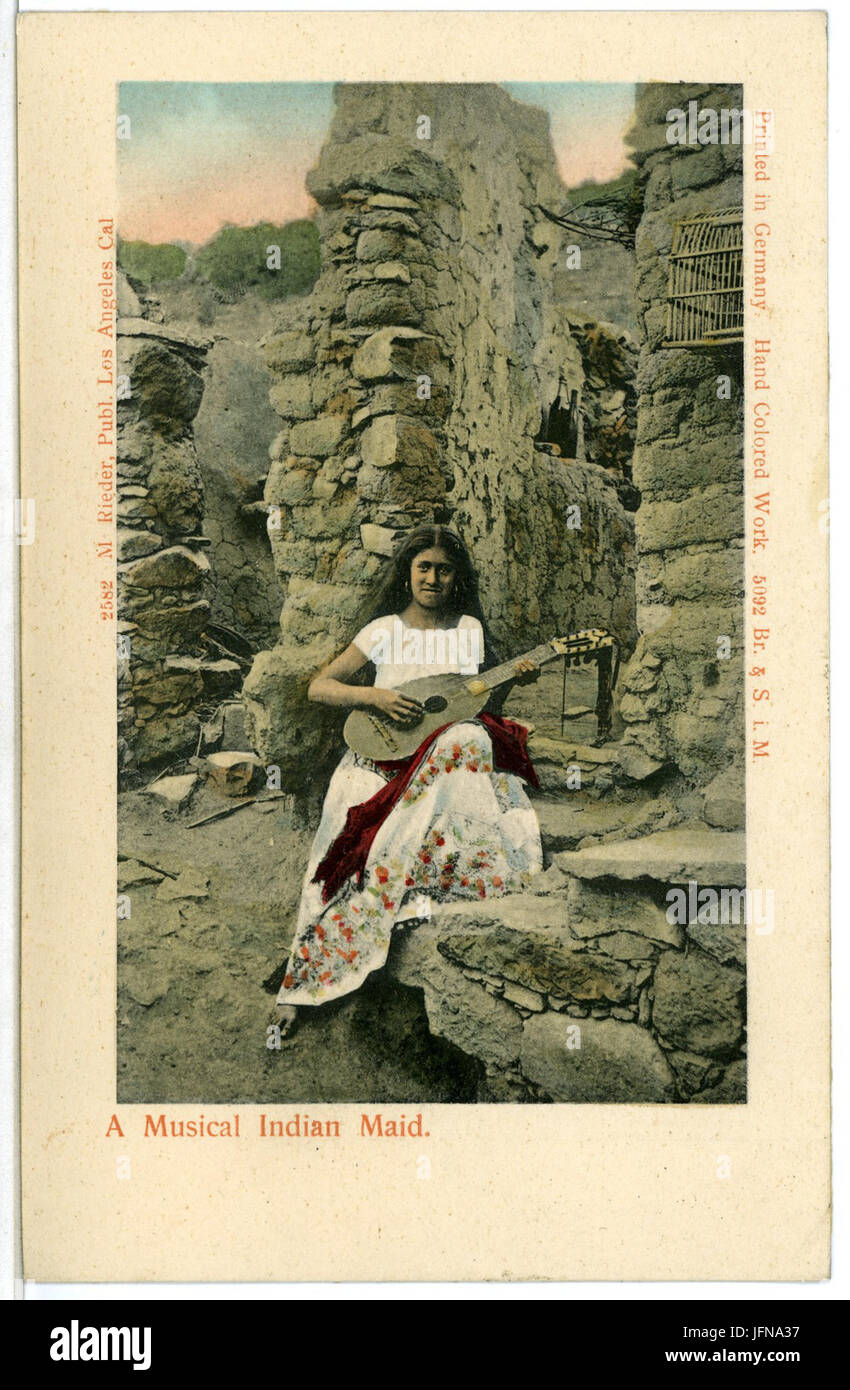 05092--1904-Un Musical Maid-Brück indiano & Sohn Kunstverlag Foto Stock