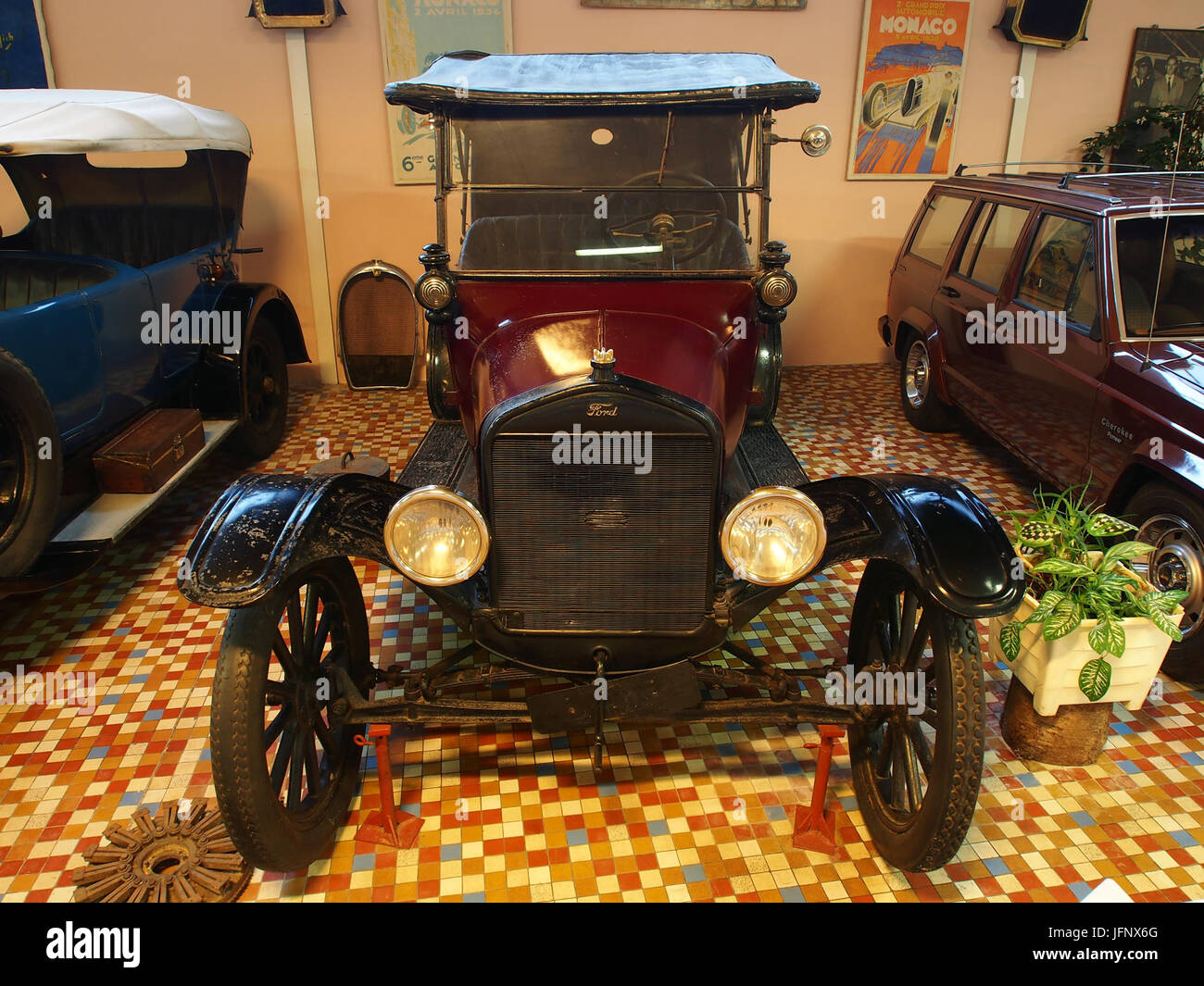 1921 Ford T, 14CV, 4 posti a sedere tourer, al Musée Automobile de Vendée pic-1 Foto Stock