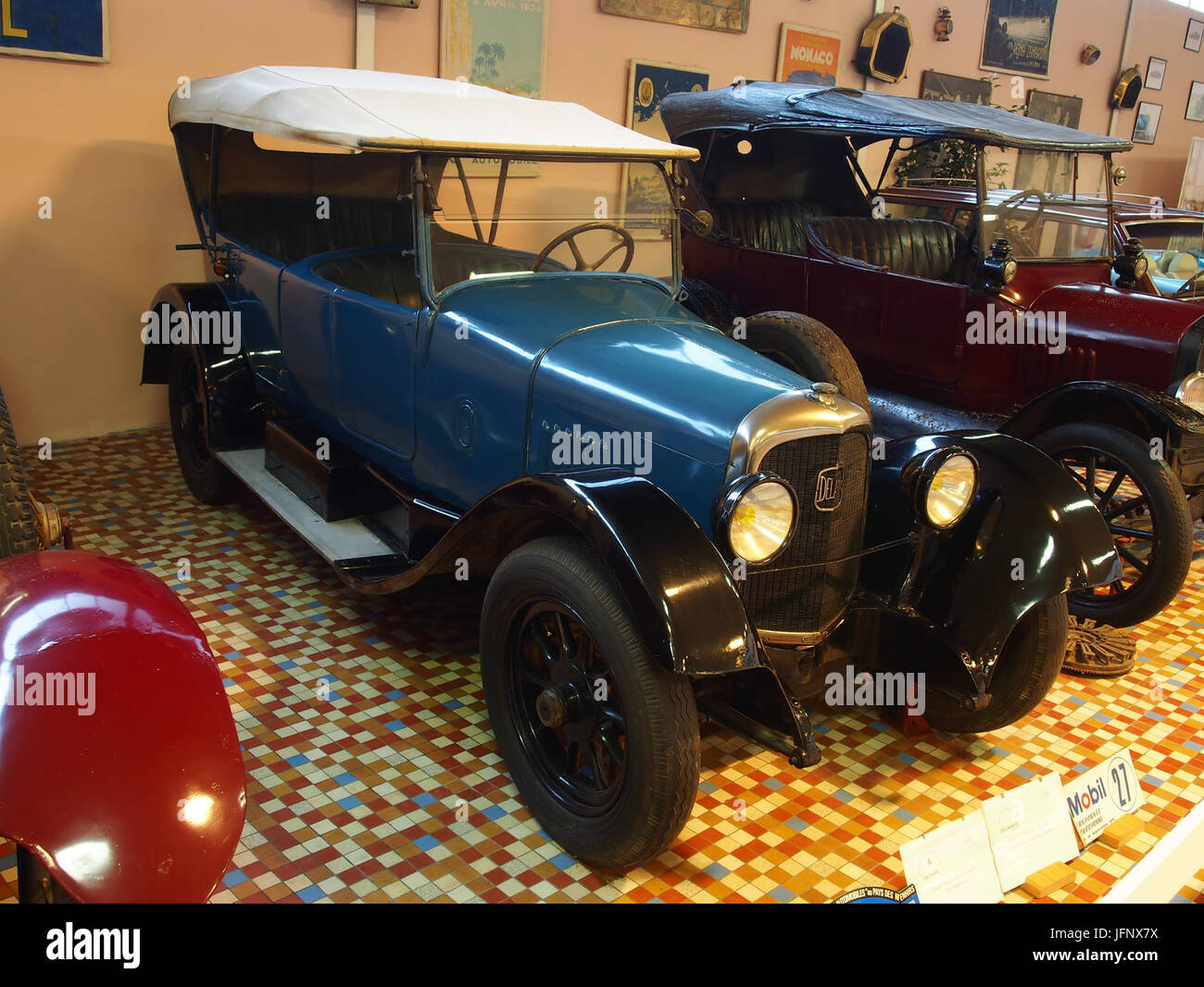 19 Delahaye 87, 10CV, 4cil, 4 posti a sedere tourer, al Musée Automobile de Vendée pic-1 Foto Stock
