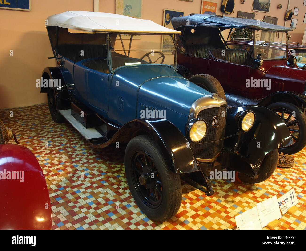 19 Delahaye 87, 10CV, 4cil, 4 posti a sedere tourer, al Musée Automobile de Vendée pic-2 Foto Stock
