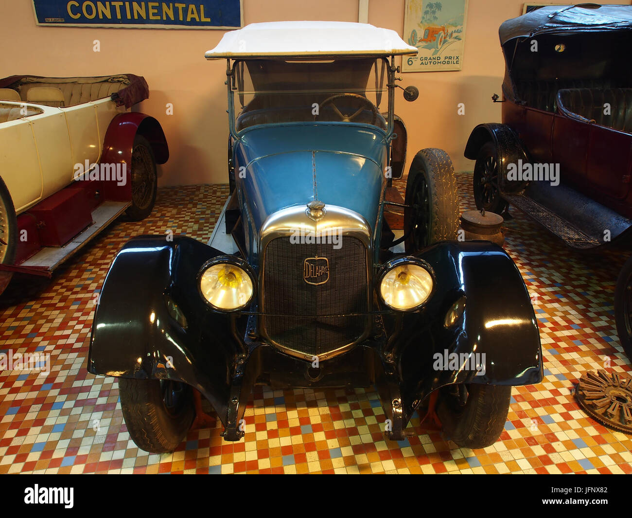 19 Delahaye 87, 10CV, 4cil, 4 posti a sedere tourer, al Musée Automobile de Vendée pic-4 Foto Stock