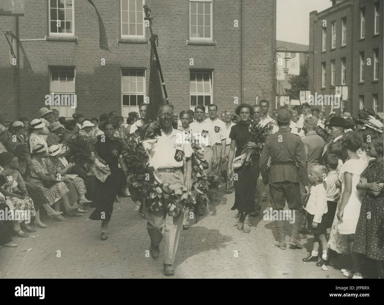 Aankomst van de Wandelsportvereniging Amsterdam onder leiding van de Heer C.H.F. - F40648 - KNBLO Foto Stock