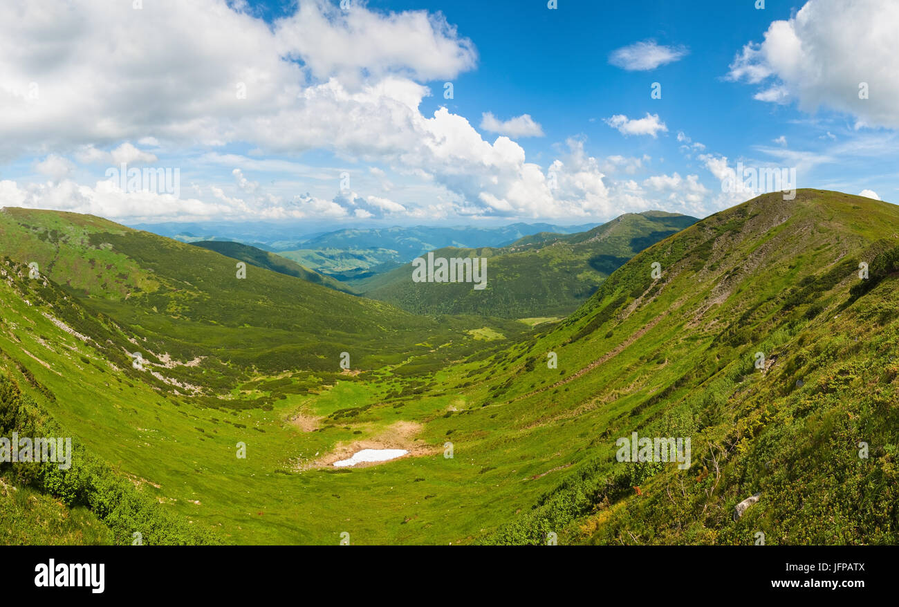Estate in montagna panorama di prato Foto Stock