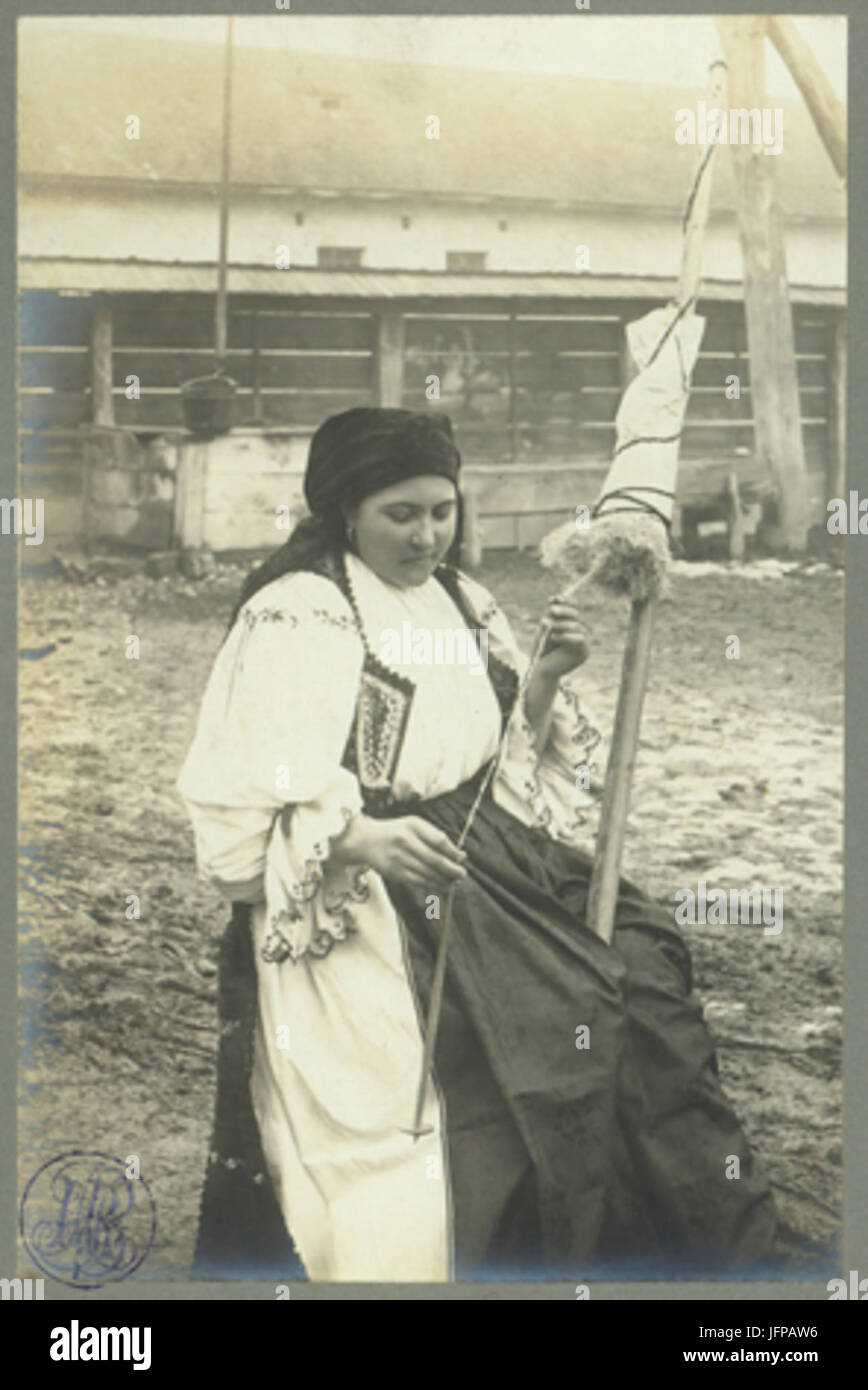 Adler - Costum femeiesc popolare Rădeşti din jud. Alba 3 Foto Stock