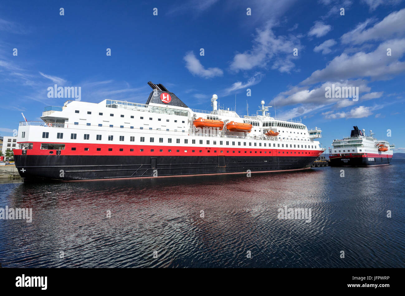 Hurtigruten le navi costiere KONG HARALD e NORDLYS di Trondheim, Norvegia Foto Stock