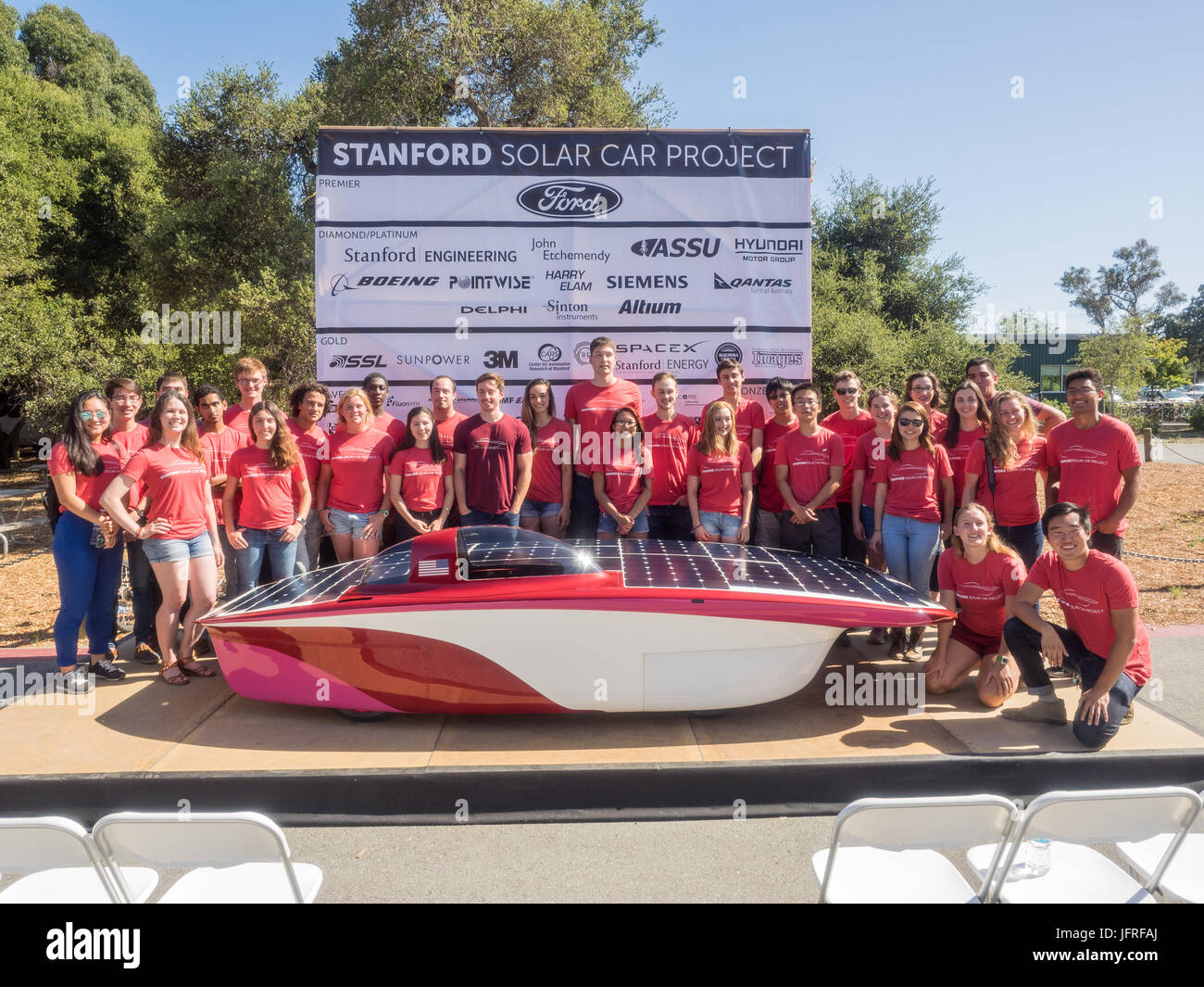 Stanford, CA/USA - Luglio 1, 2017: Stanford auto solare progetto svela il nuovissimo alimentati a energia solare auto, gelato. La vettura sarà gara tutta l'Australia Foto Stock